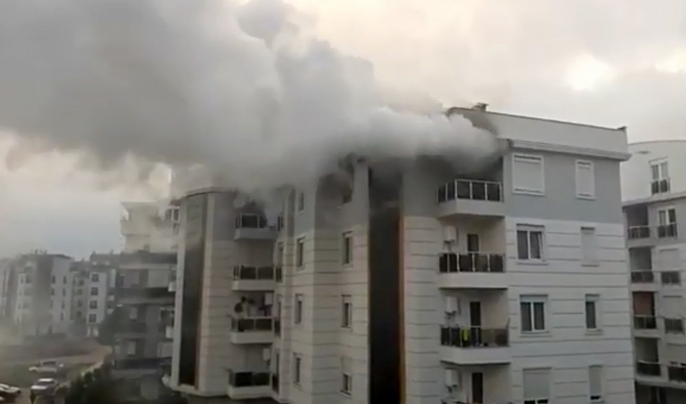 Kiracı 'Allah belanızı versin' yazılı not bırakıp evini yaktı