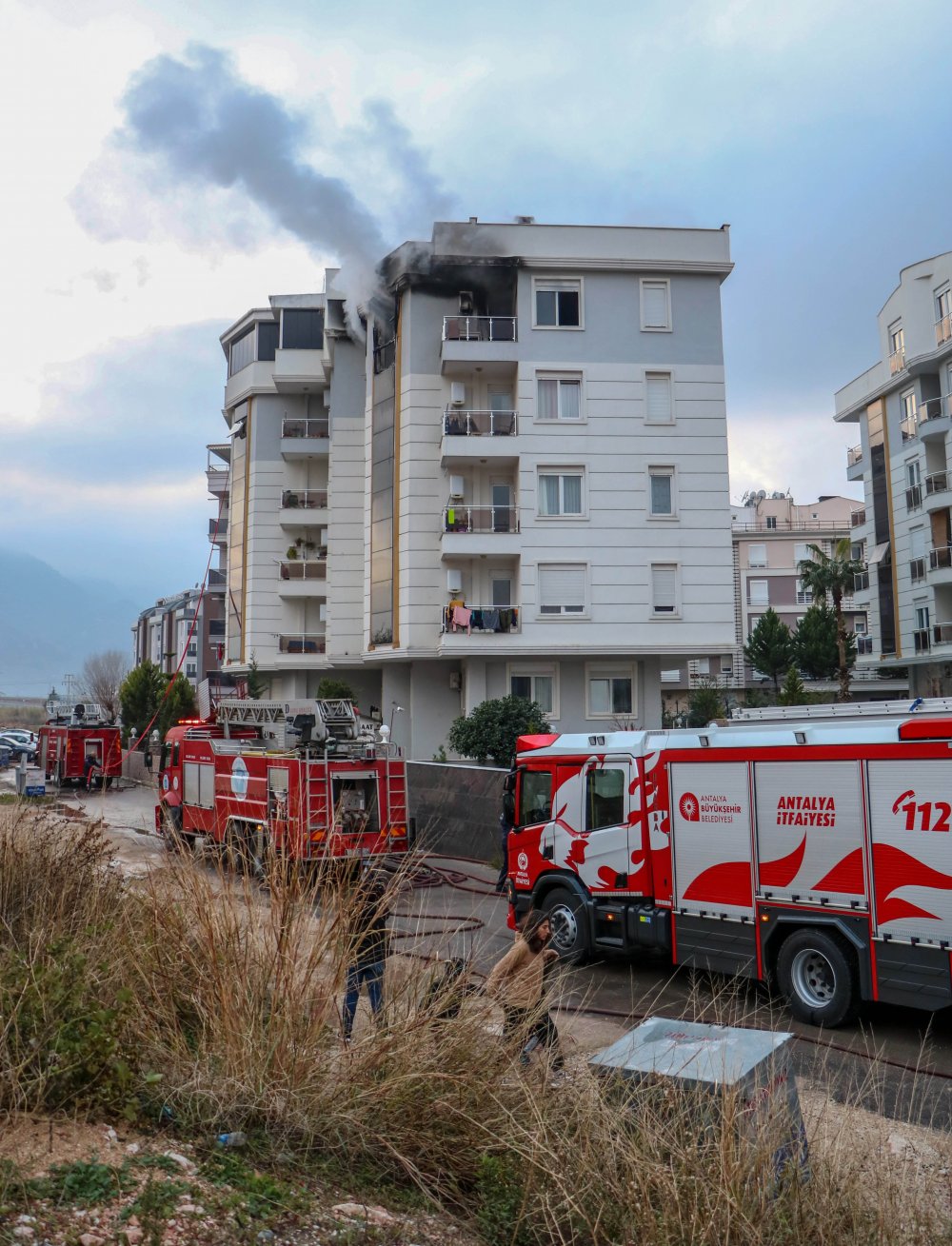 Kiracı 'Allah belanızı versin' yazılı not bırakıp evini yaktı
