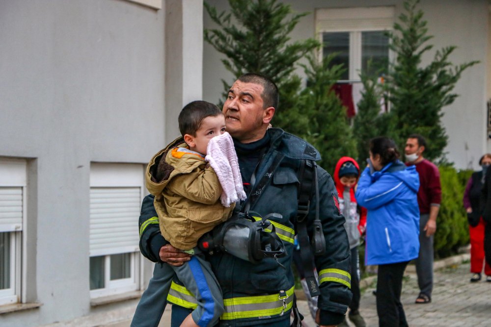 Kiracı 'Allah belanızı versin' yazılı not bırakıp evini yaktı
