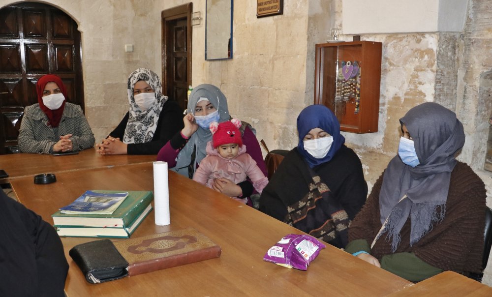 Mardin'de Suriyeli kadınlardan gönüllü öğreticilik 