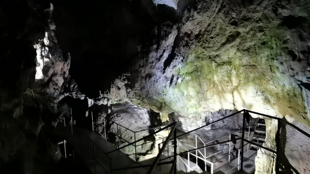 Oylat Mağarası’daki sıcaklık, kış aylarında da 18 derece ölçülüyor