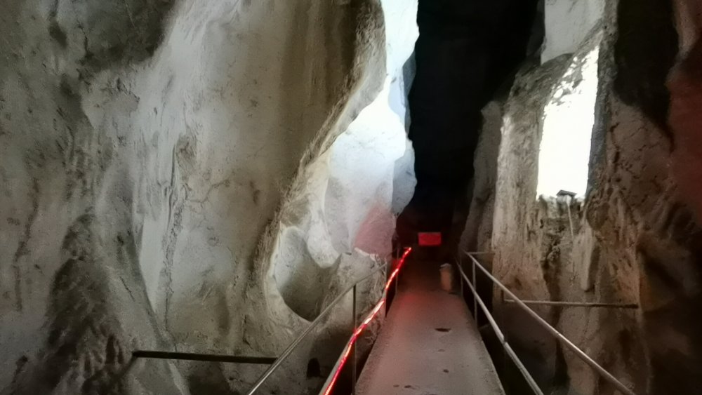 Oylat Mağarası’daki sıcaklık, kış aylarında da 18 derece ölçülüyor