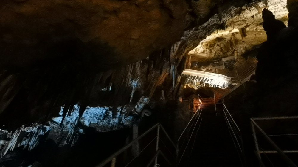 Oylat Mağarası’daki sıcaklık, kış aylarında da 18 derece ölçülüyor