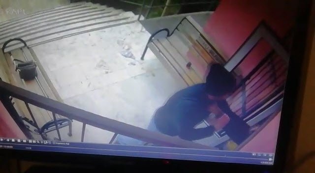 Sağlıkçılara küfreden kişi, ambulans şoförünce etkisiz hale getirildi
