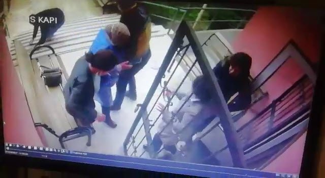 Sağlıkçılara küfreden kişi, ambulans şoförünce etkisiz hale getirildi