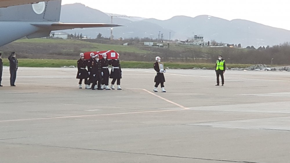 Şehit askerin cenazesi törenle karşılandı