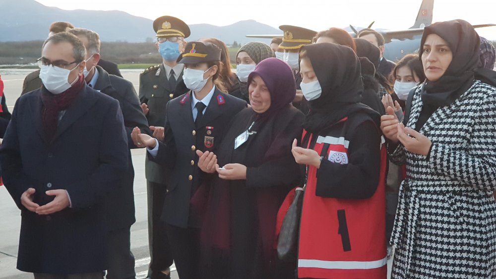 Şehit askerin cenazesi törenle karşılandı