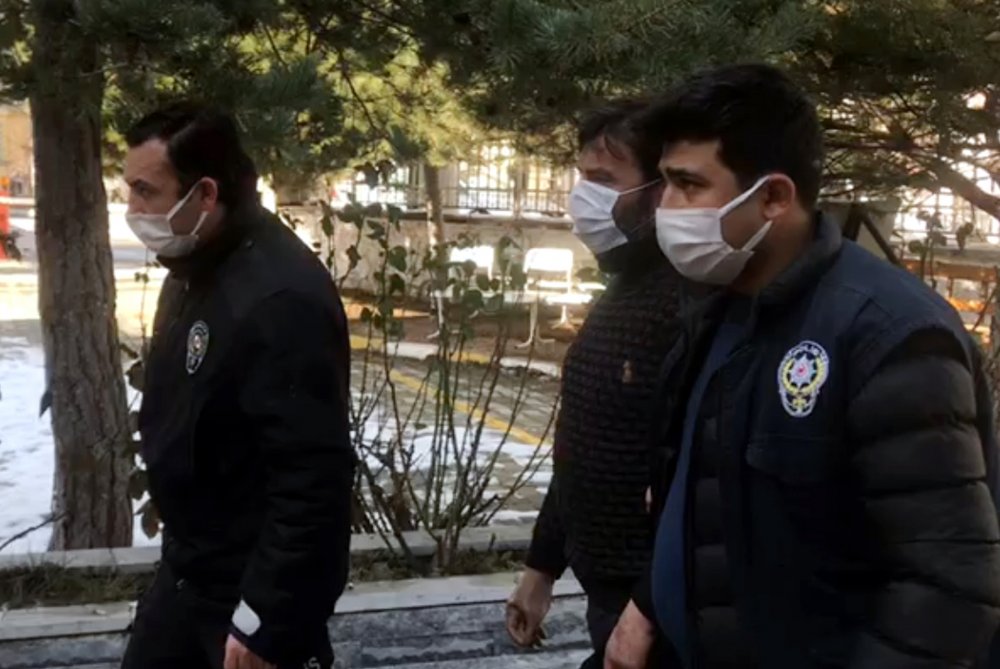Trafikte ölümlü kavgaya karışan genç tutuklandı, babası serbest
