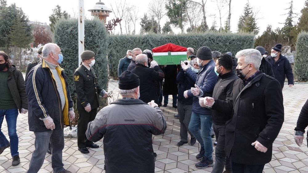 Ayırmak istediği kavgada bıçaklanan Kıbrıs gazisi, kurtarılamadı