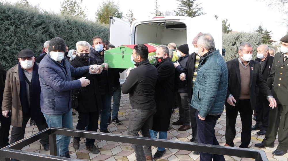 Ayırmak istediği kavgada bıçaklanan Kıbrıs gazisi, kurtarılamadı