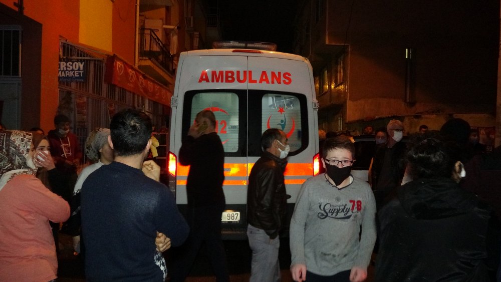 Bornova'da ev yangını: 1 ölü, 1 yaralı