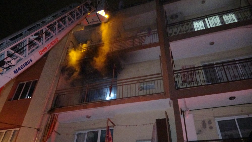 Bornova'da ev yangını: 1 ölü, 1 yaralı