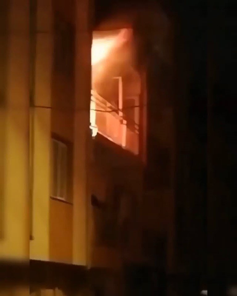 İzmir'de bir kadının hayatını  kaybettiği yangında dumandan etkilenen kişi, olay anını anlattı