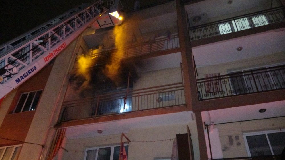 İzmir'de bir kadının hayatını  kaybettiği yangında dumandan etkilenen kişi, olay anını anlattı