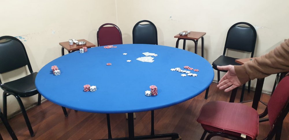 Kağıthane'de kumar baskını; 16 kişiye 55 bin lira ceza kesildi