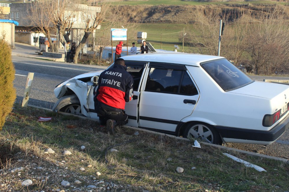 Kahta'da iki otomobil çarpıştı: 9 yaralı