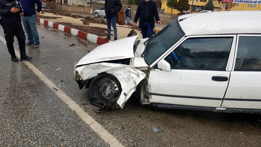 Kula'da 2  kaza 7 yaralanma