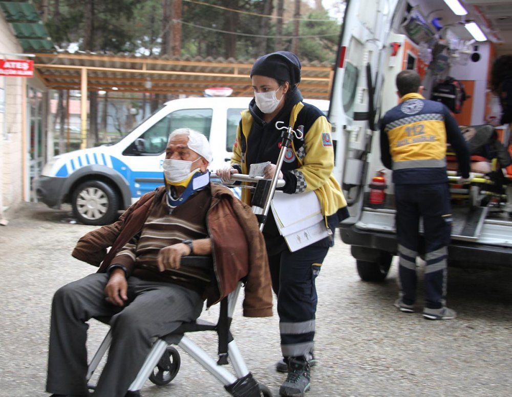 Kula'da 2  kaza 7 yaralanma