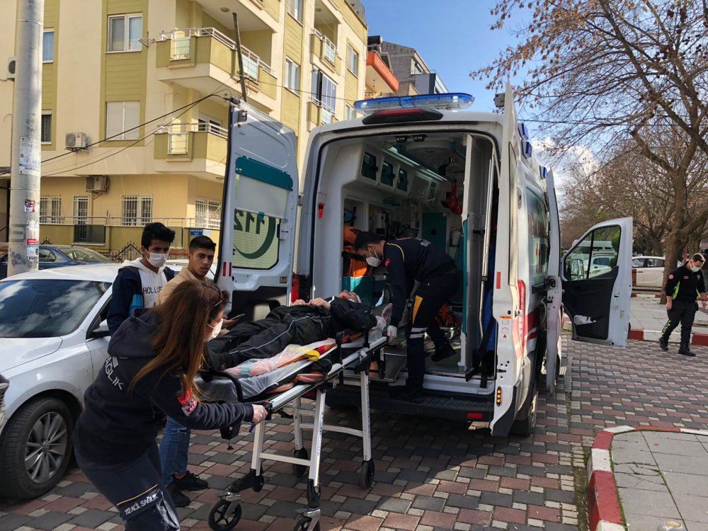 Otomobil ile çarpışan motosikletin 'kasksız' sürücüsü yaralandı