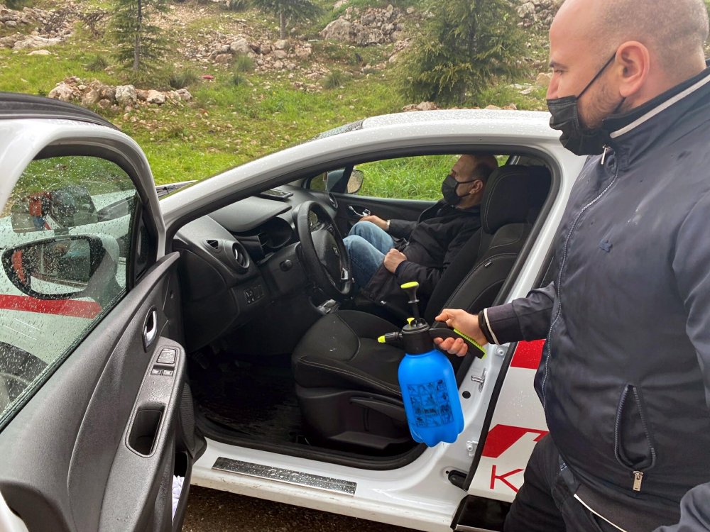 Sürücü adayları koronavirüs kurallarına uyarak sınava girdi