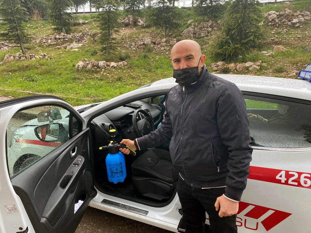 Sürücü adayları koronavirüs kurallarına uyarak sınava girdi