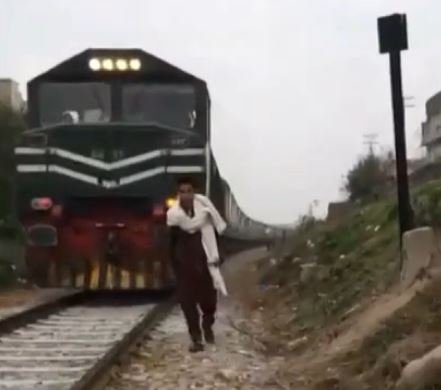 TikTok videosu çekerken tren çarpan genç hayatını kaybetti