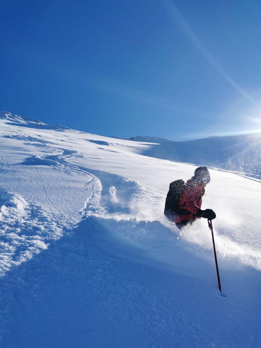 Van'ın Artos Dağı zirvesinde turistlerden kayak