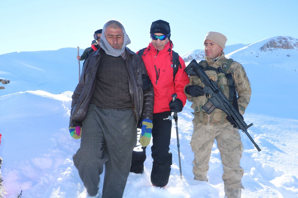 Yaylada donma tehlikesi geçiren vatandaşı, jandarma ve AFAD kurtardı