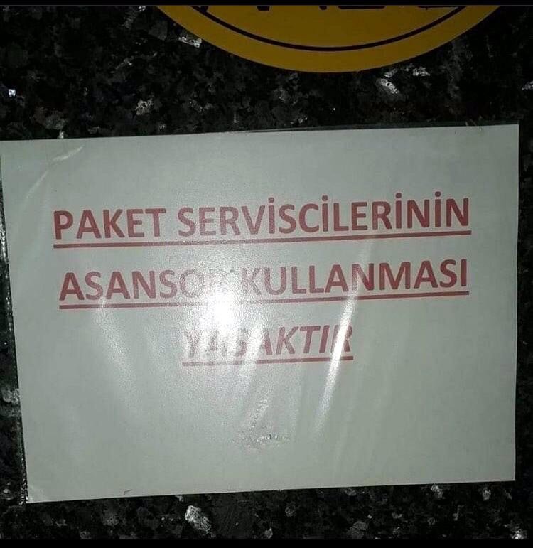 Asansöre binmelerine yasak getirilen kuryeler öfkesi