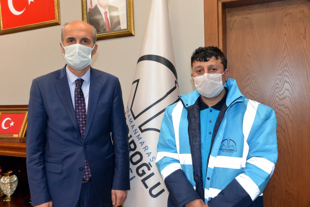 Bulduğu 50 bin lirayı sahibine teslim eden temizlik işçisine 1 maaş ikramiye