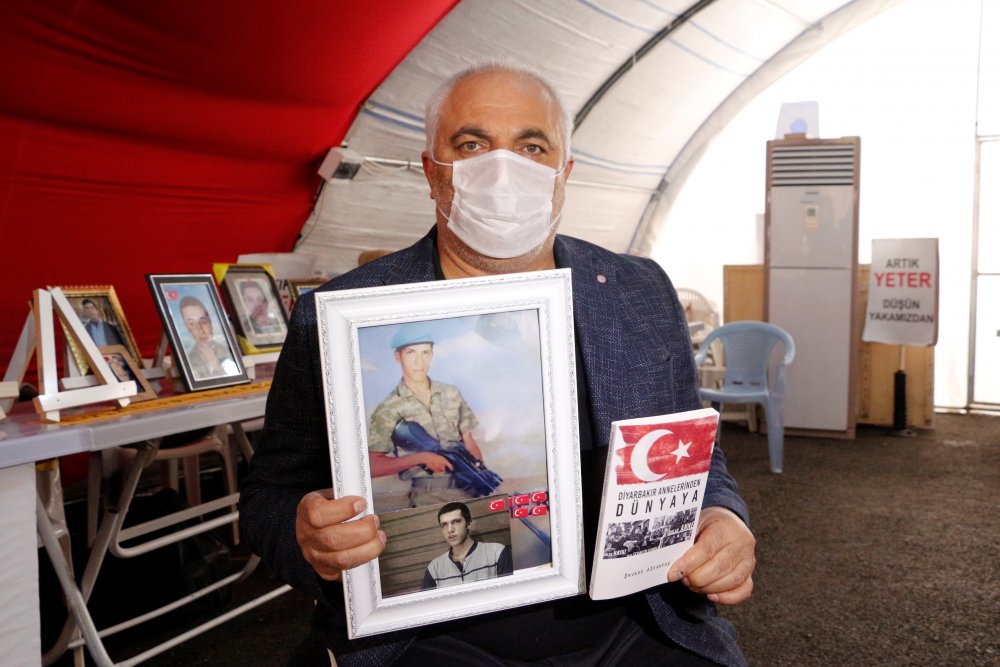 Evlat nöbetindeki baba, annelerin acısını anlatan kitap yazdı