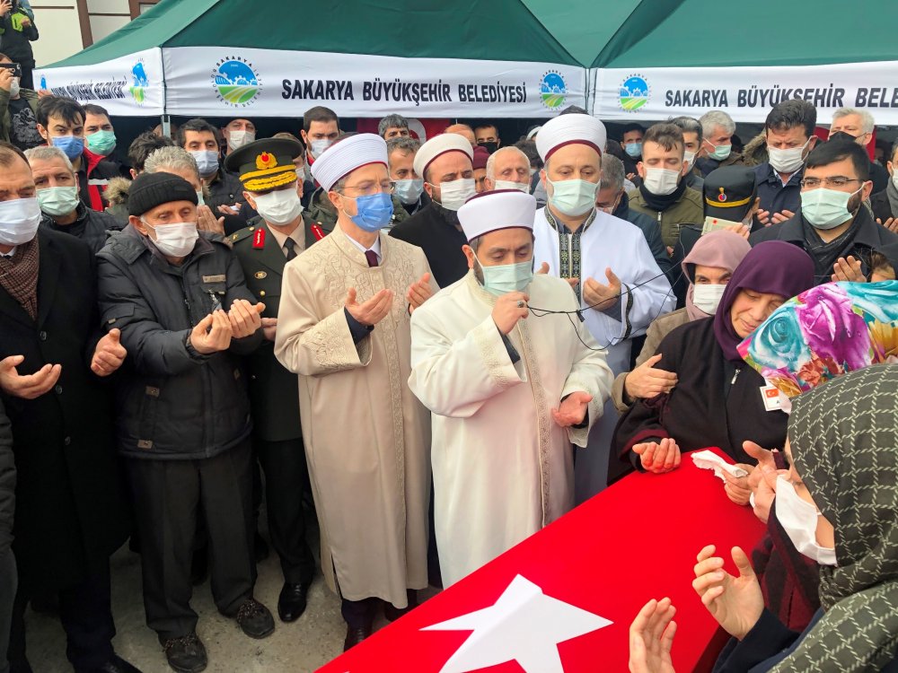 HAKKARİ'de yol kontrolü sırasında PKK'lı teröristlerin tuzakladığı mayının patlamıştı: Şehit asker son yolculuğuna uğurlandı