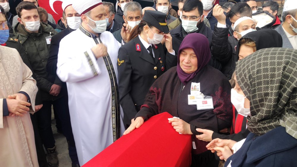 HAKKARİ'de yol kontrolü sırasında PKK'lı teröristlerin tuzakladığı mayının patlamıştı: Şehit asker son yolculuğuna uğurlandı