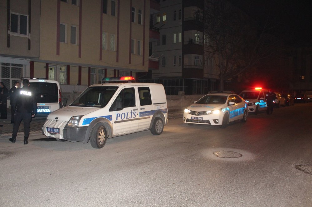 Kısıtlamada uyuşturucu ile yakalanan sürücüye gözaltı