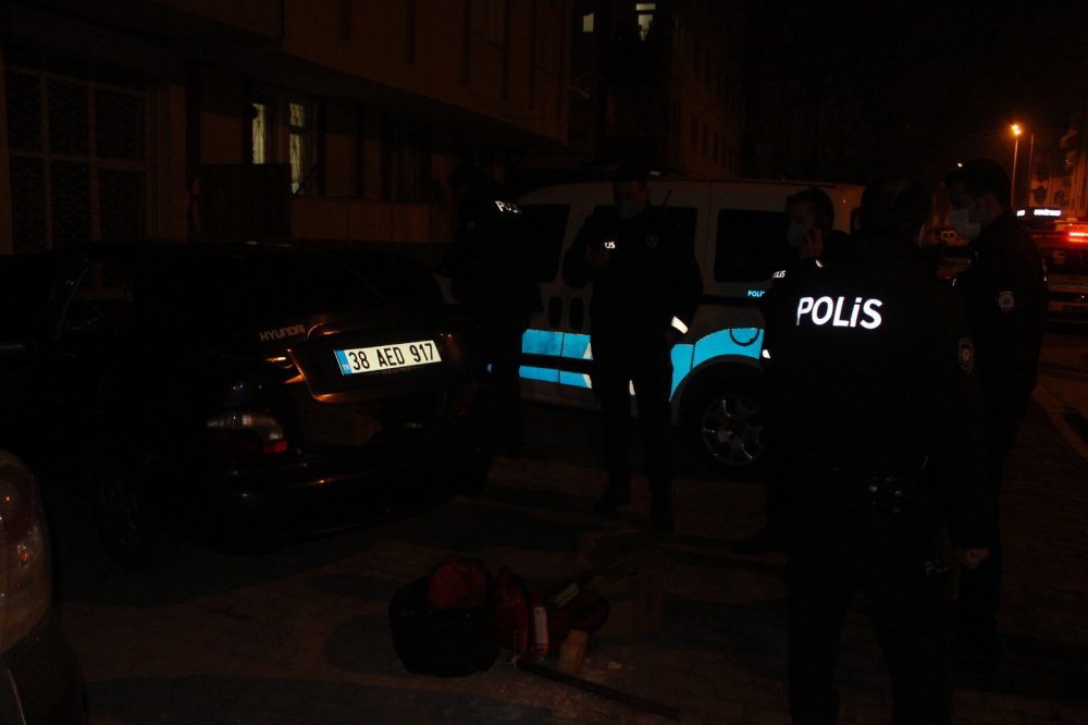 Kısıtlamada uyuşturucu ile yakalanan sürücüye gözaltı
