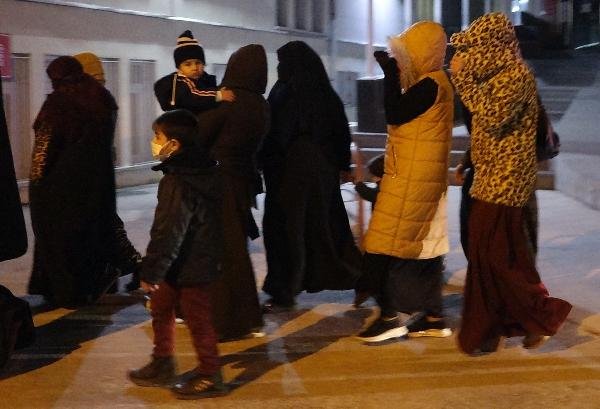 Kısıtlamayı ihlal eden yabancı uyruklu 8 kadına ceza