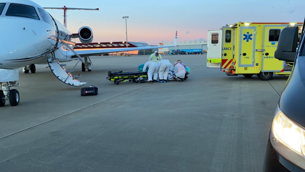 Koronavirüs hastası Türk, Hollanda'dan ambulans uçakla Türkiye'ye getirildi