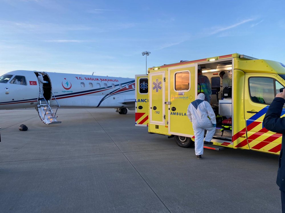 Koronavirüs hastası Türk, Hollanda'dan ambulans uçakla Türkiye'ye getirildi
