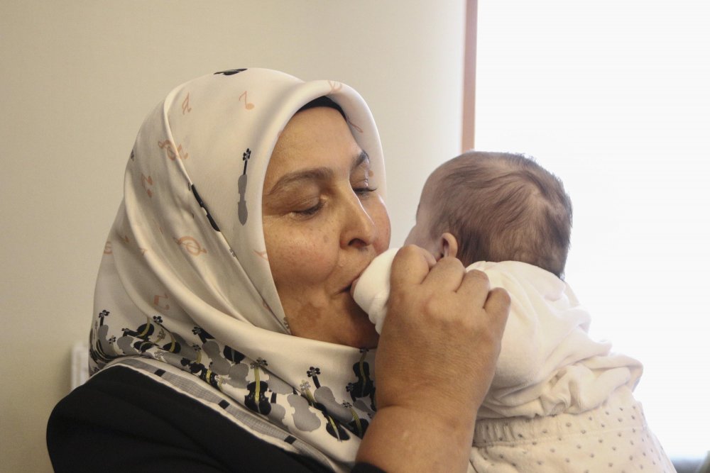 Koruyucu aile olan AK Parti'li Öçal: Evde mutluluk patlaması meydana geldi