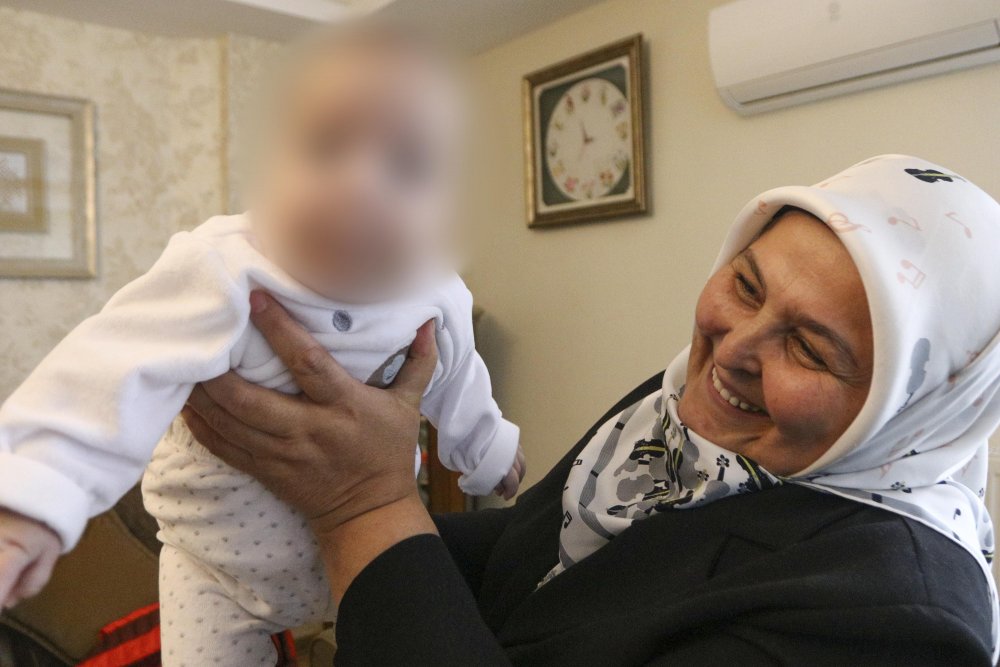 Koruyucu aile olan AK Parti'li Öçal: Evde mutluluk patlaması meydana geldi