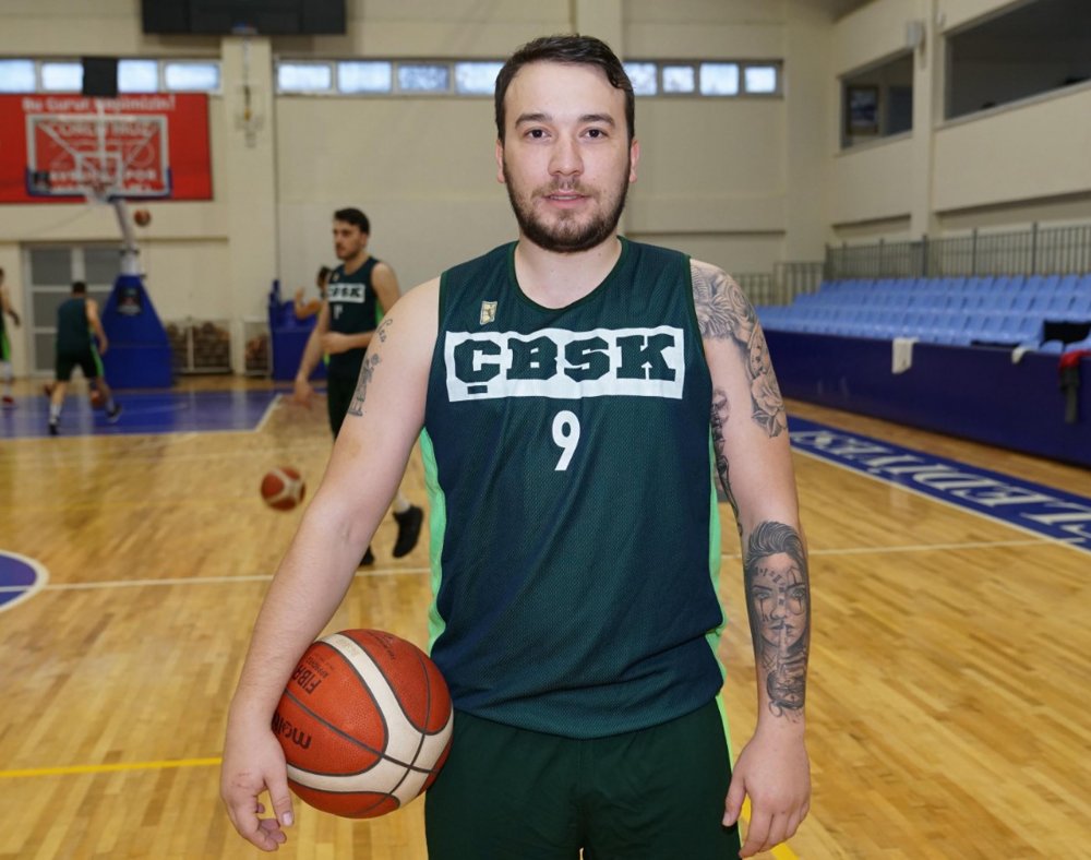 Lojmandaki odasında ölü bulunan basketbolcu gözyaşlarıyla uğurlandı