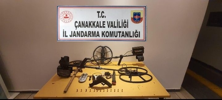Ormanda dedektörle define arayan 4 kişi jandarmaya yakalandı