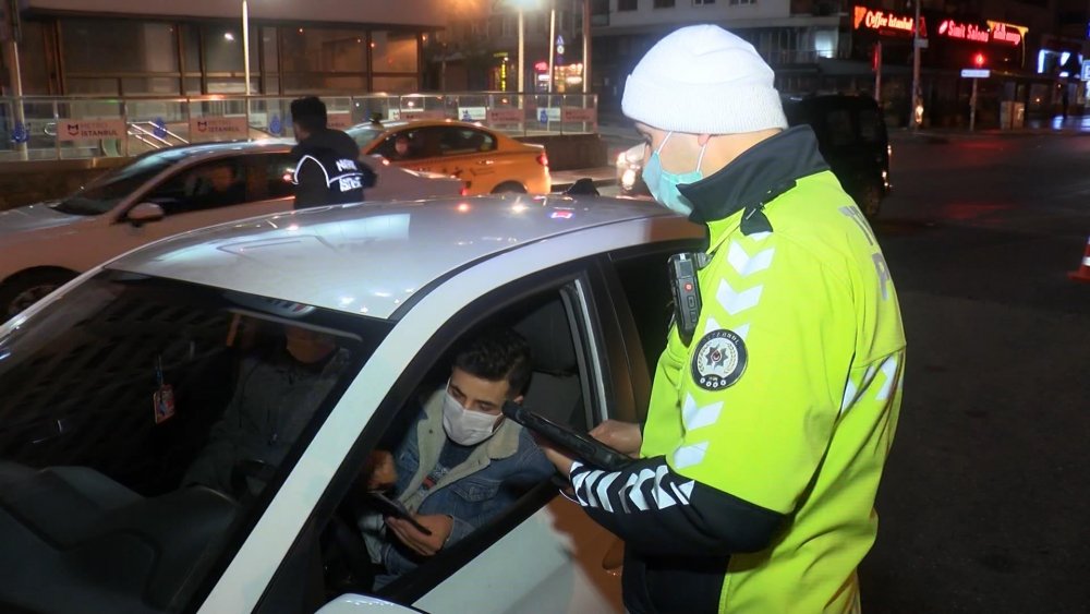 Sokağa çıkma kısıtlamasını ihlal ettiler: 'Canımız sıkılmıştı' dediler