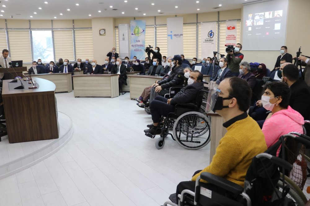 Spastik engelli bireylerin gözleriyle bilgisayar kullanmalarını sağlayan kurs tamamlandı
