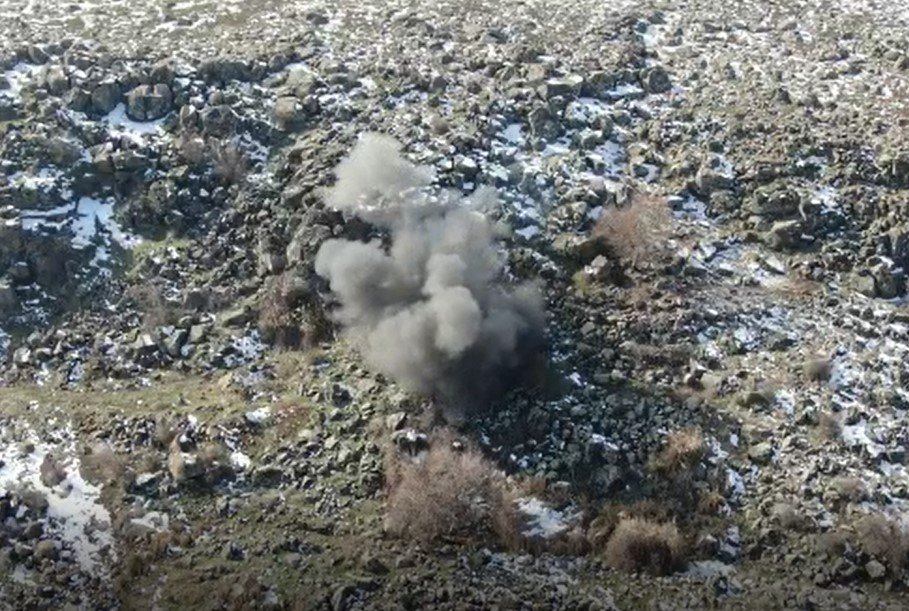Teröristin üzerindeki kroki, toprağa gömülü mühimmatı ortaya çıkardı