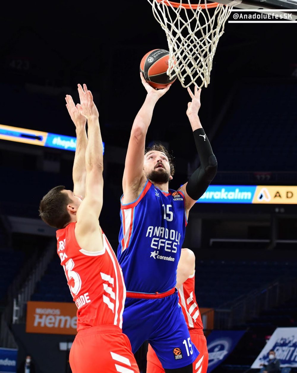 Anadolu Efes - Kızılyıldız: 86-72