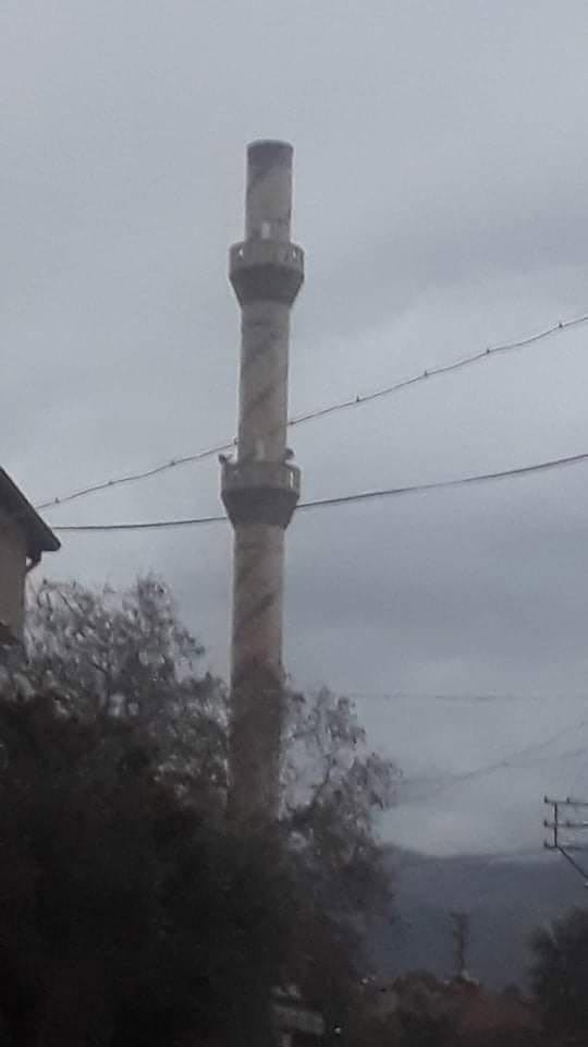 Denizli'de şiddetli rüzgar çatıları uçurdu, ağaçları söktü