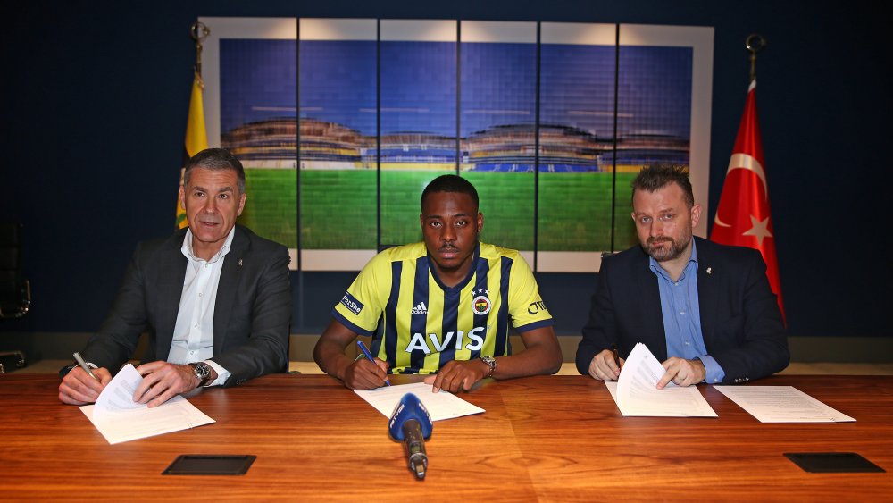 Fenerbahçe, Bright Osayi-Samuel ile 4.5 yıllık anlaşma imzaladı