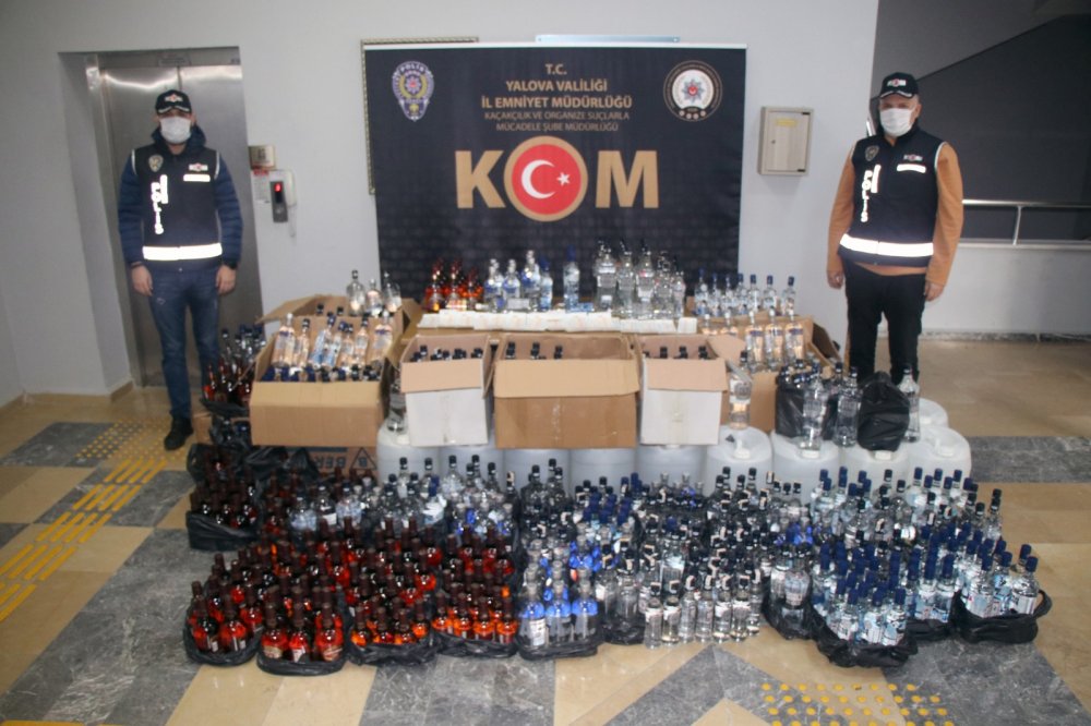 İmalathaneye dönüştürülen evde 790 şişe sahte içki ele geçirildi