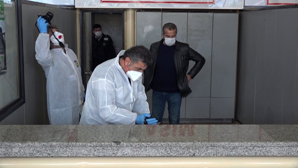 Otobüs terminalinin kullanılmayan bilet gişesi altında hayatını kaybetti